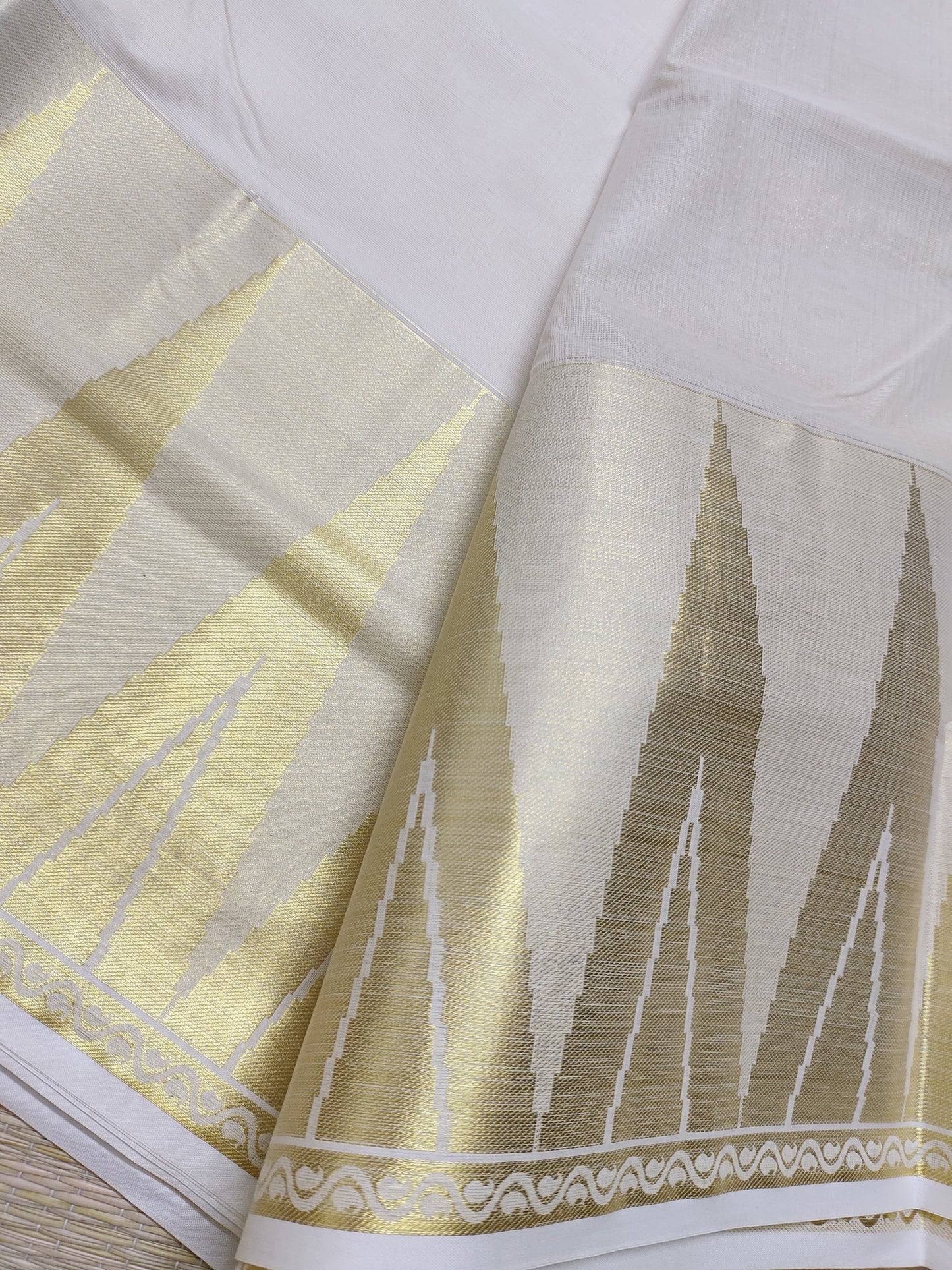 Premium cotton saree with temple borders and a rich pallu
