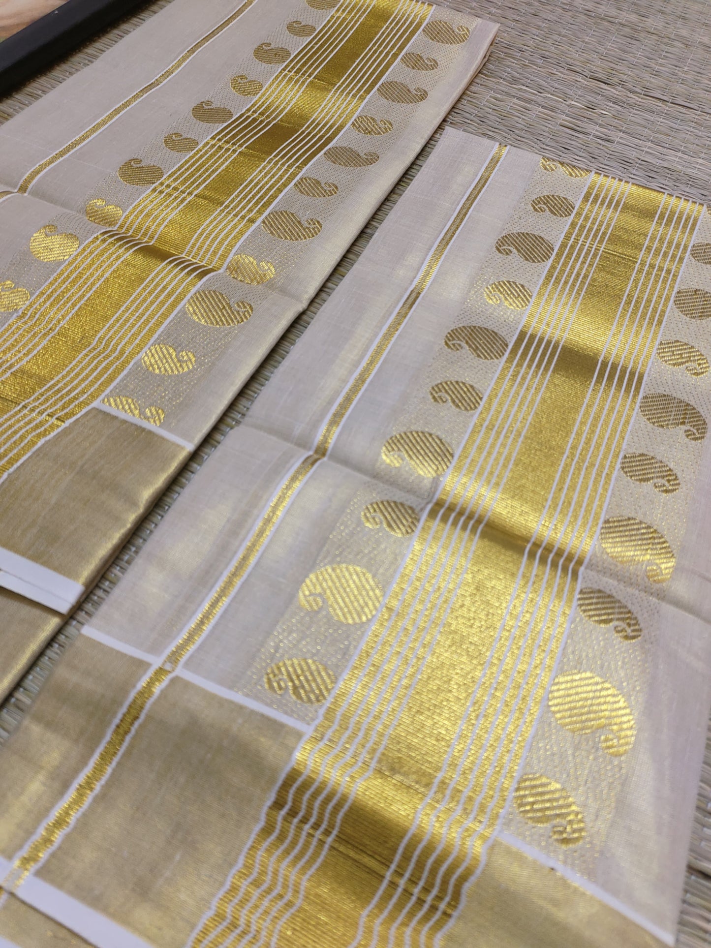 Premium Gold Tissue Set Mundu With Mango Buttas.