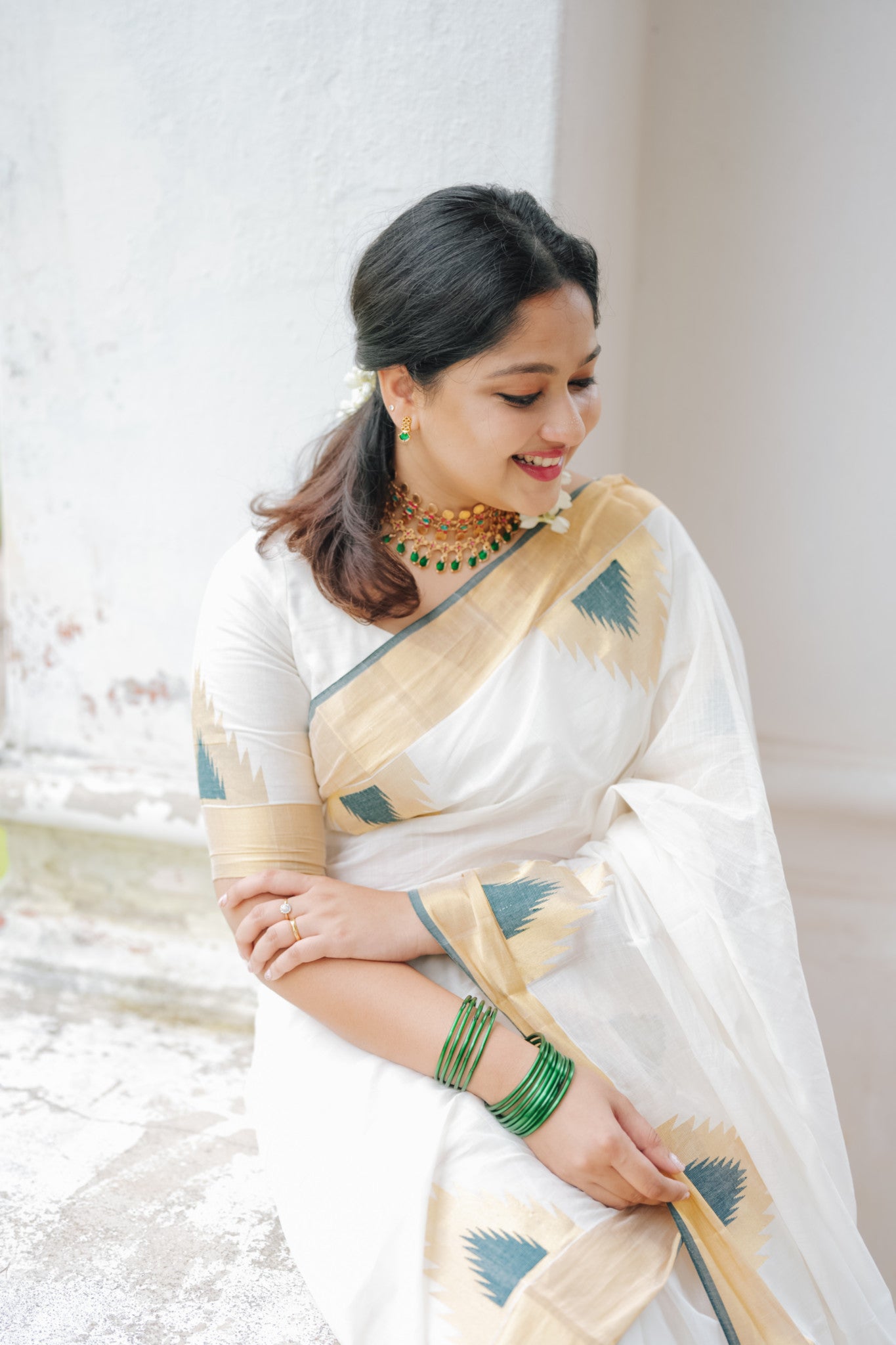 Premium Kuthampully  HandLoom Saree With Temple Borders - FestiveEdit