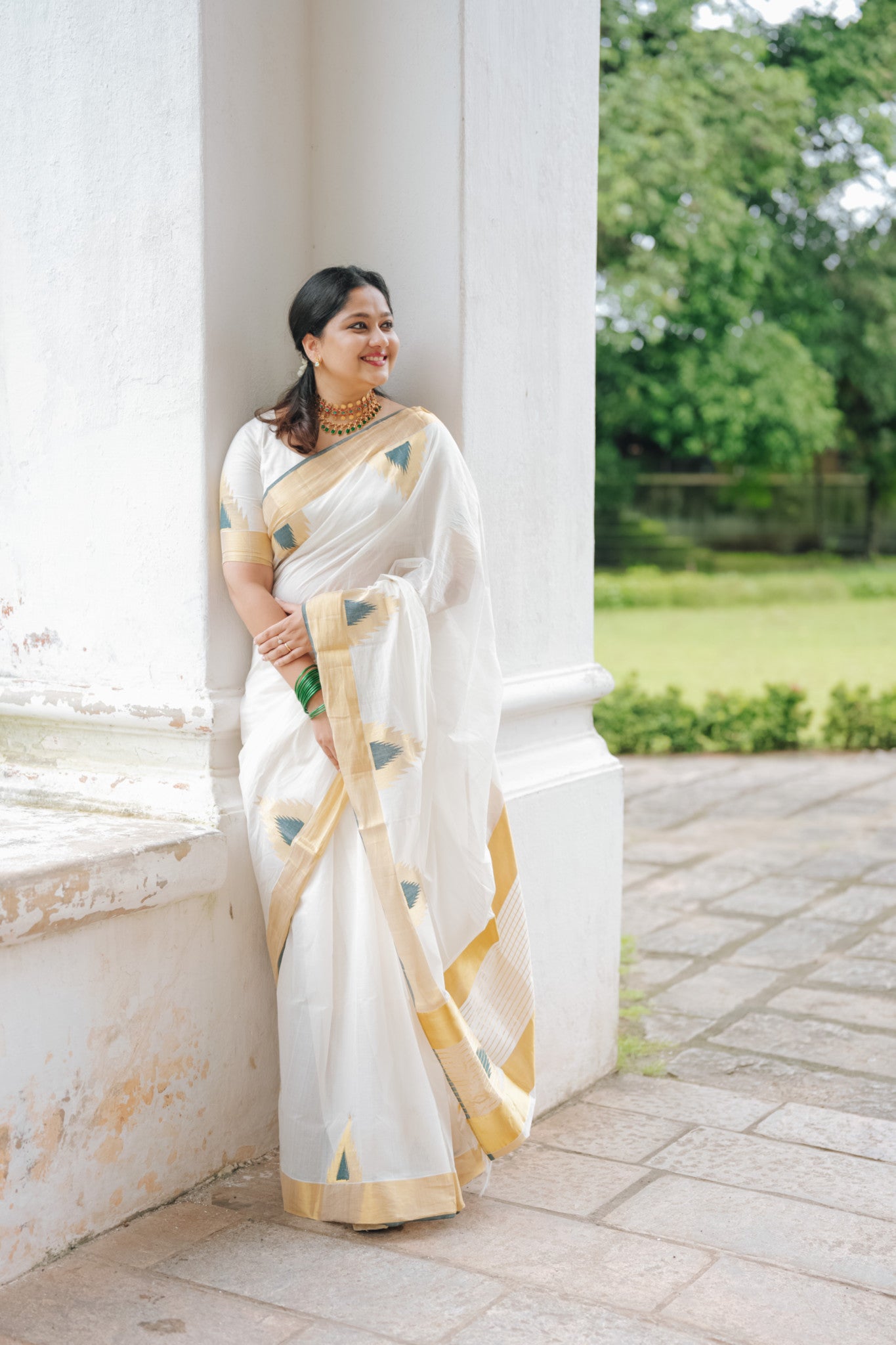 Premium Kuthampully  HandLoom Saree With Temple Borders - FestiveEdit
