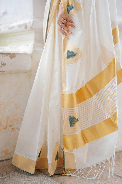 Premium Kuthampully  HandLoom Saree With Temple Borders - FestiveEdit