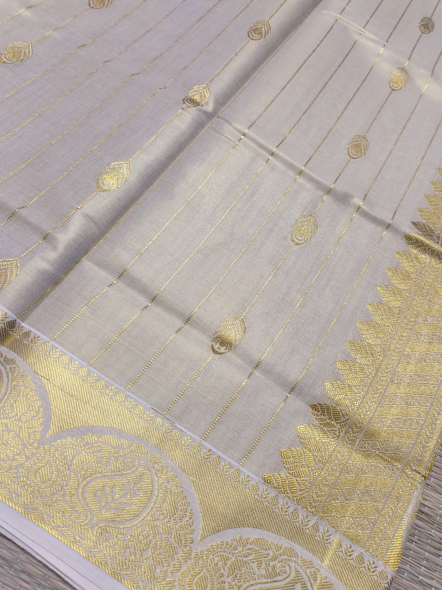 Premium tissue saree with all-over weave & grand pallu