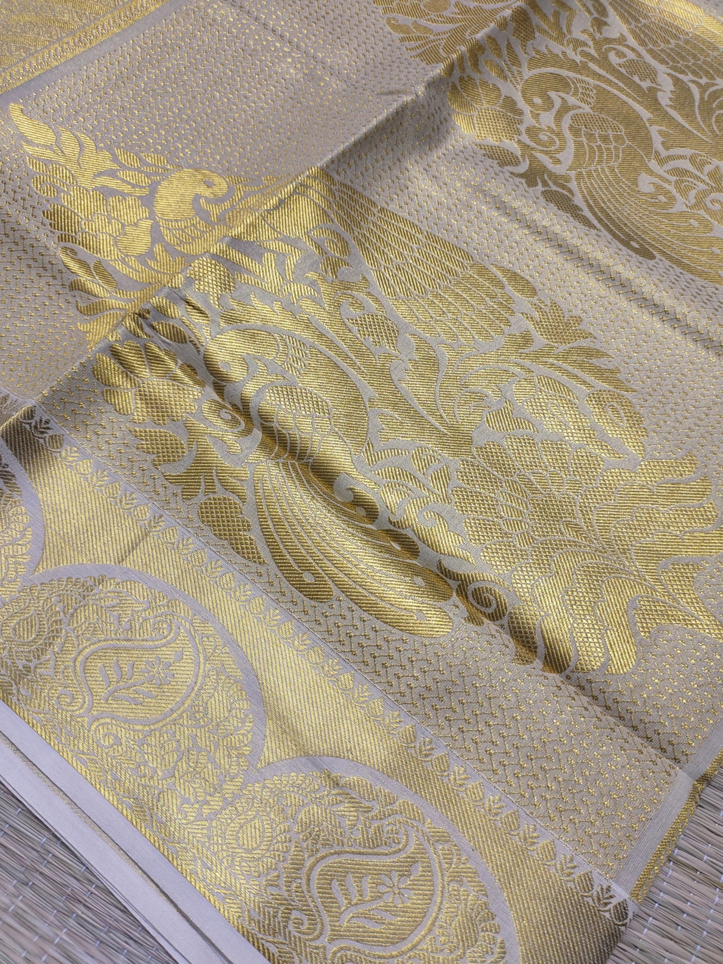 Premium tissue saree with all-over weave & grand pallu