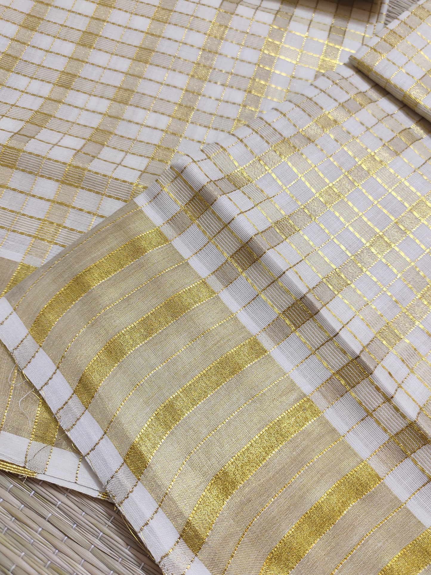 Premium cotton Kerala Set Mundu featuring all-over zari checks (2.80m).