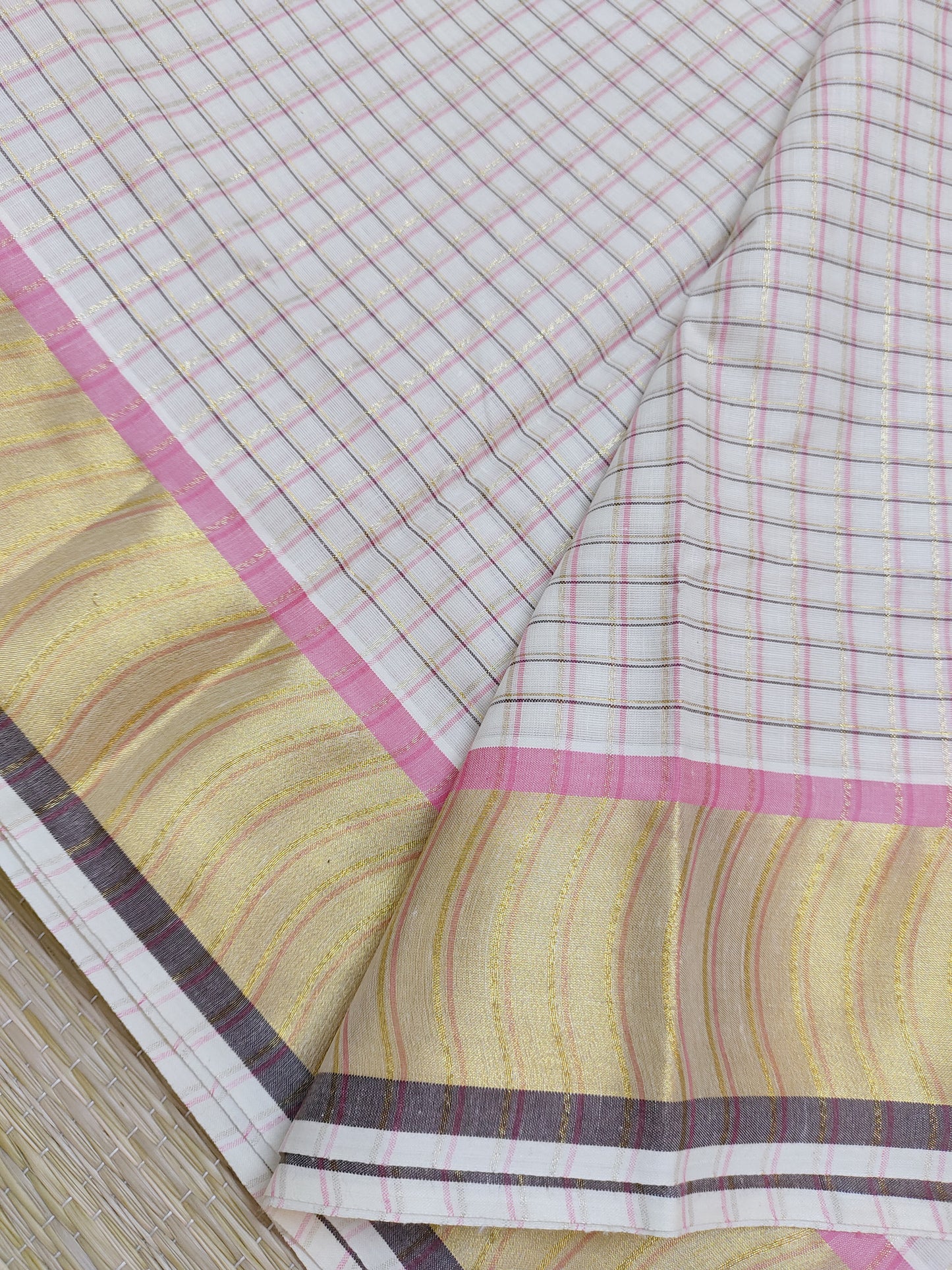 Premium Cotton Saree With All-Over Checks