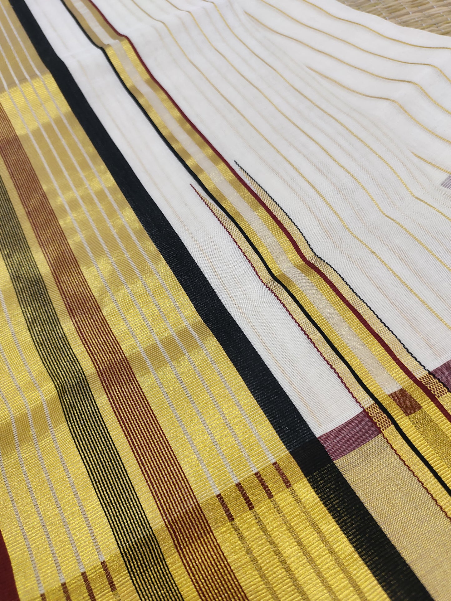 Premium  Cotton Allover Stripes Handloom Saree