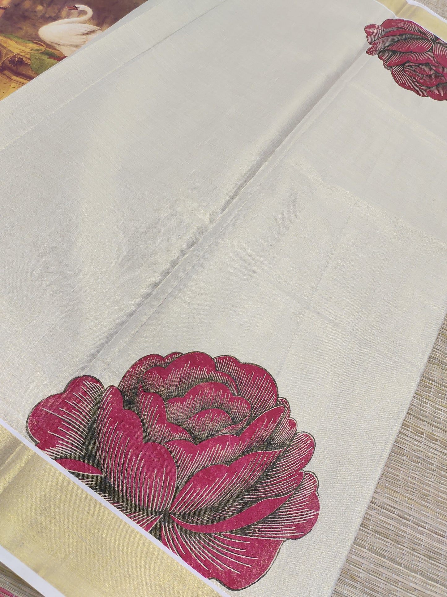 Premium gold tissue featuring 3D-inspired rose prints
