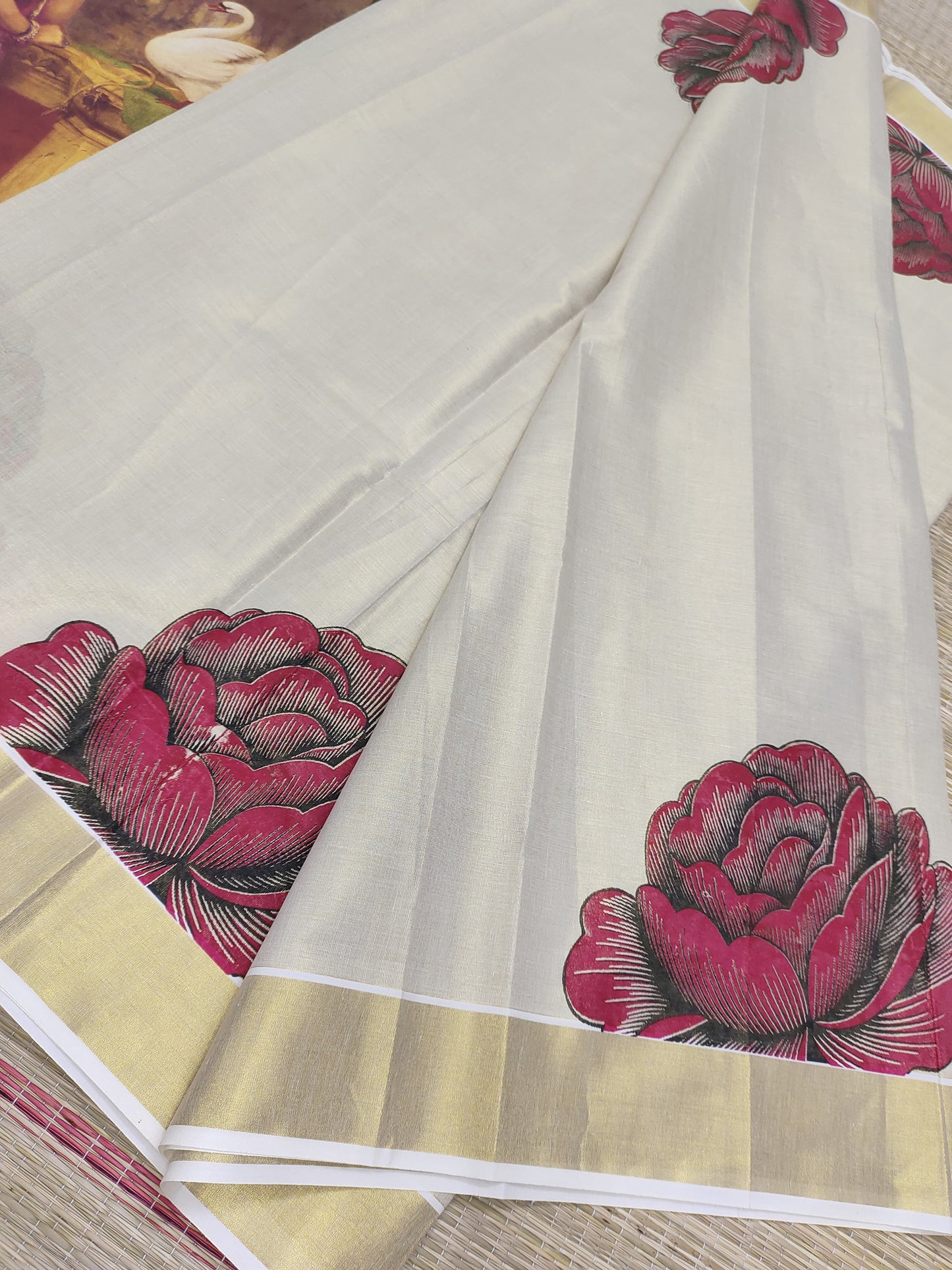 Premium gold tissue featuring 3D-inspired rose prints