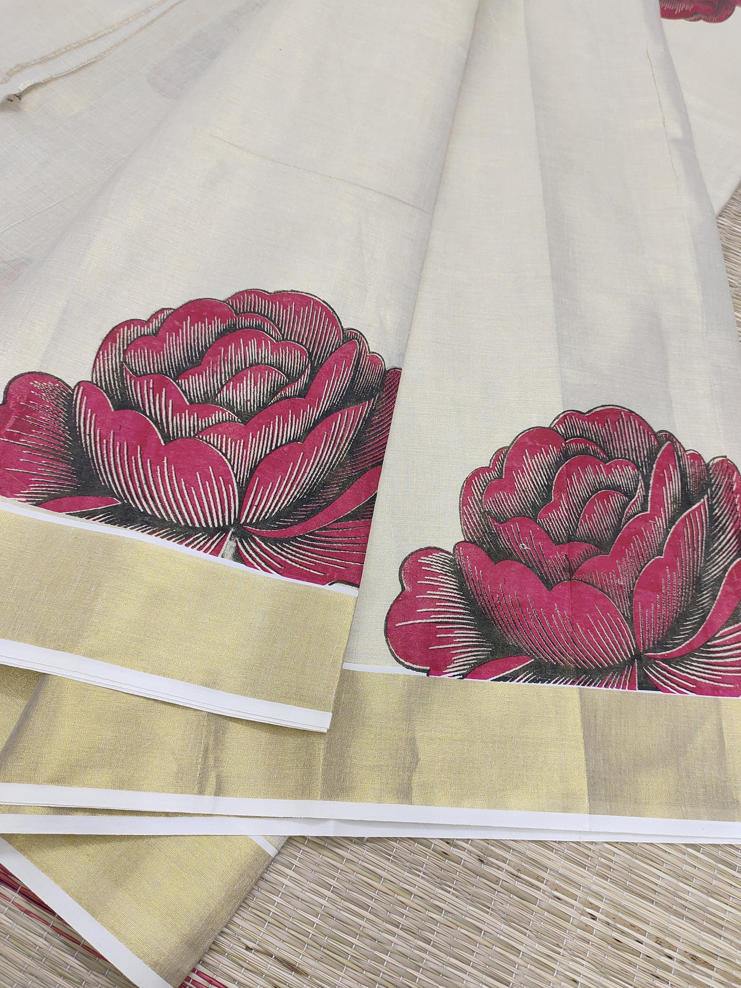 Premium gold tissue featuring 3D-inspired rose prints
