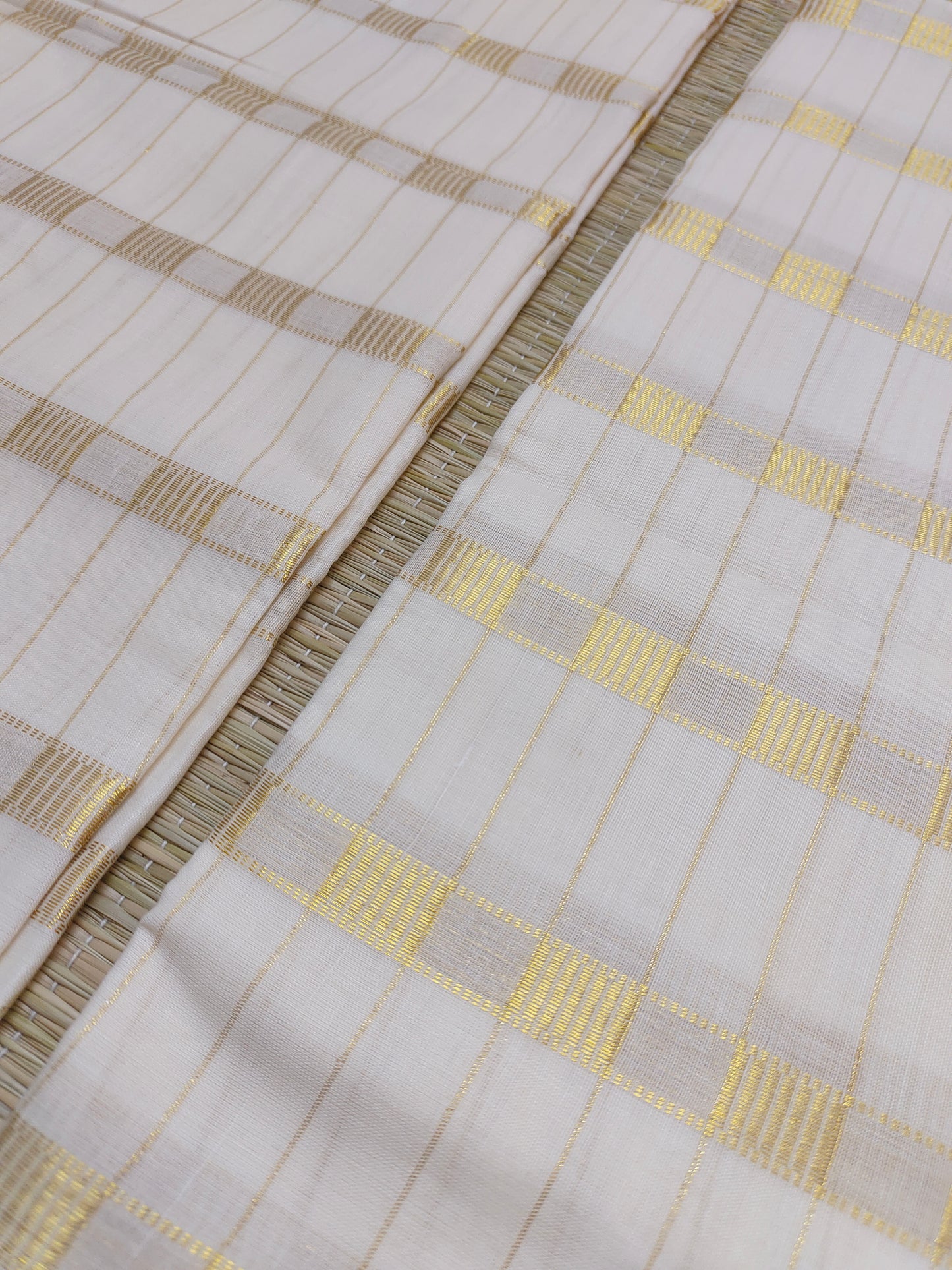 Pure cotton Kerala Set Mundu with all-over zari checks and tassels (2.80m).