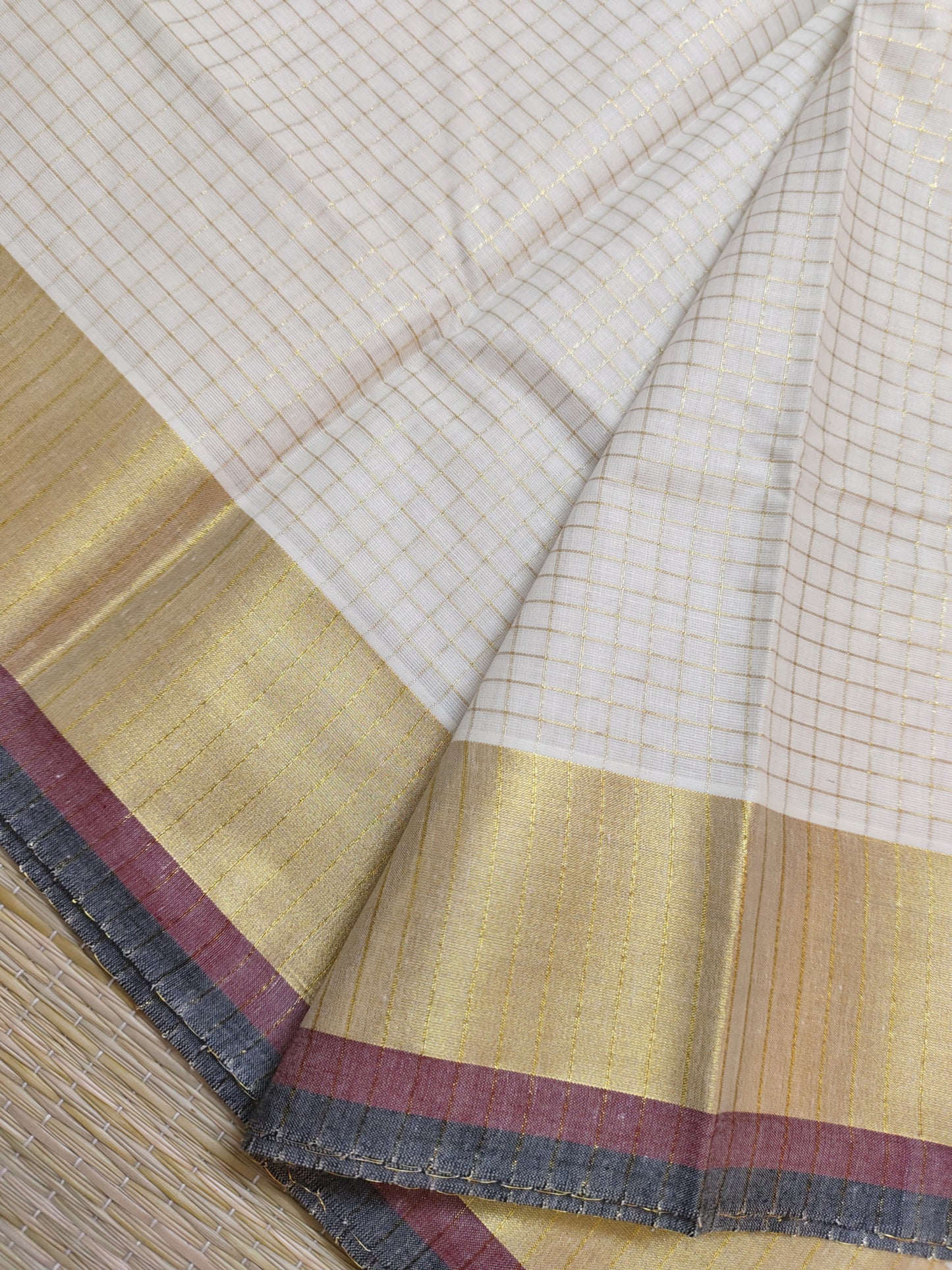 Premium Cotton Saree With Micro Checks