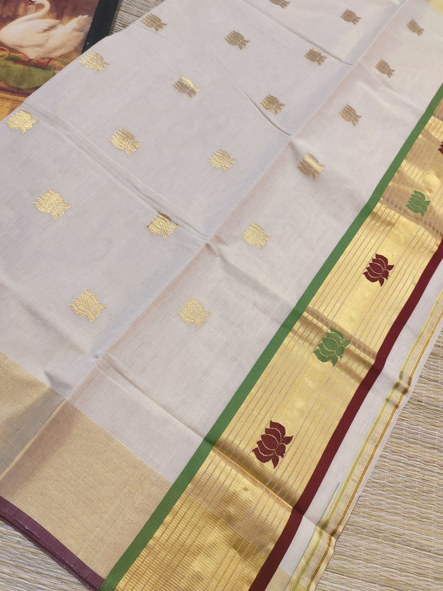 Premium Handloom Tissue  Saree With Lotus Motif .