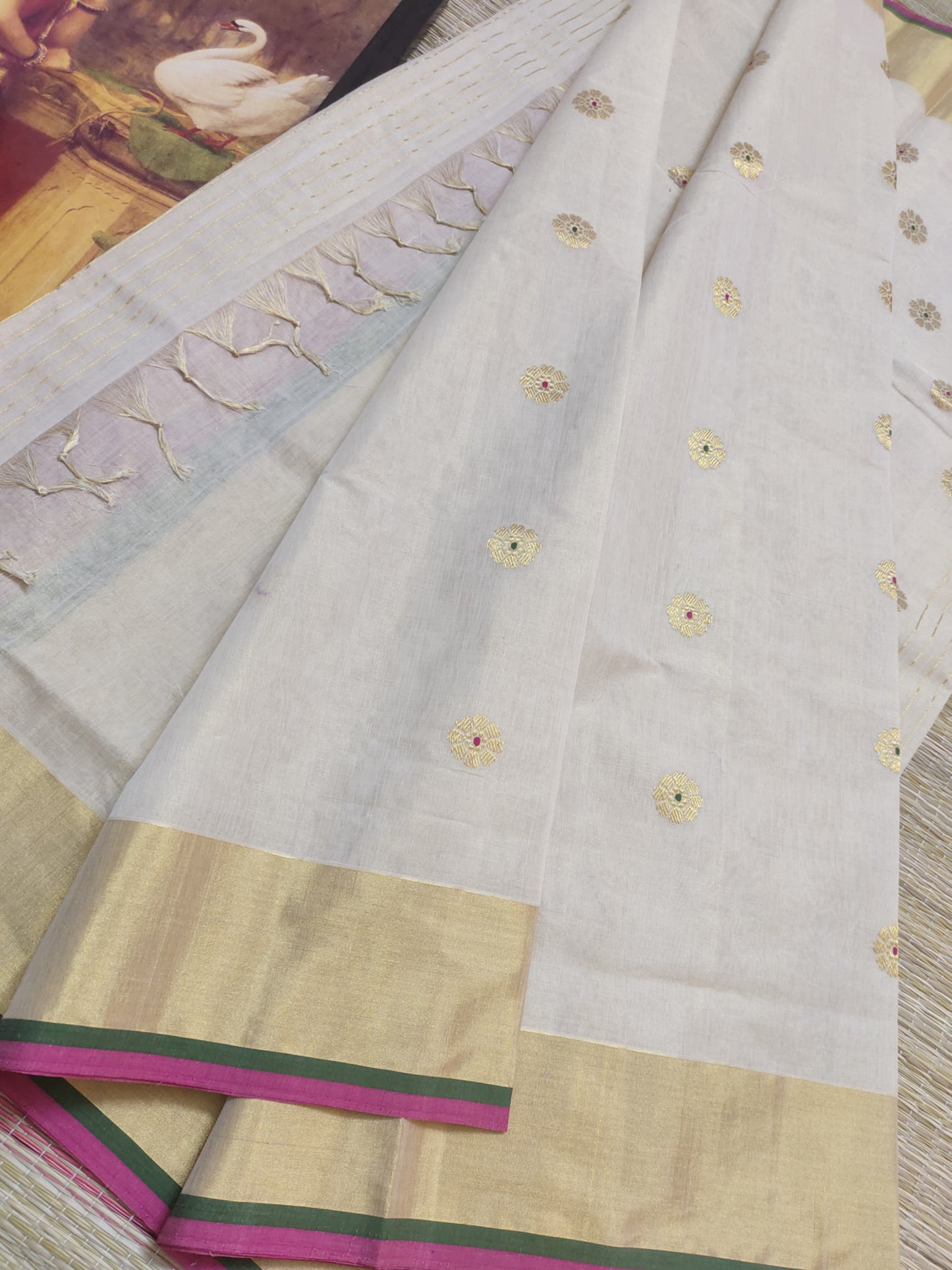 Premium Kuthumpully HandLoom Gold Tissue Saree With Buttas