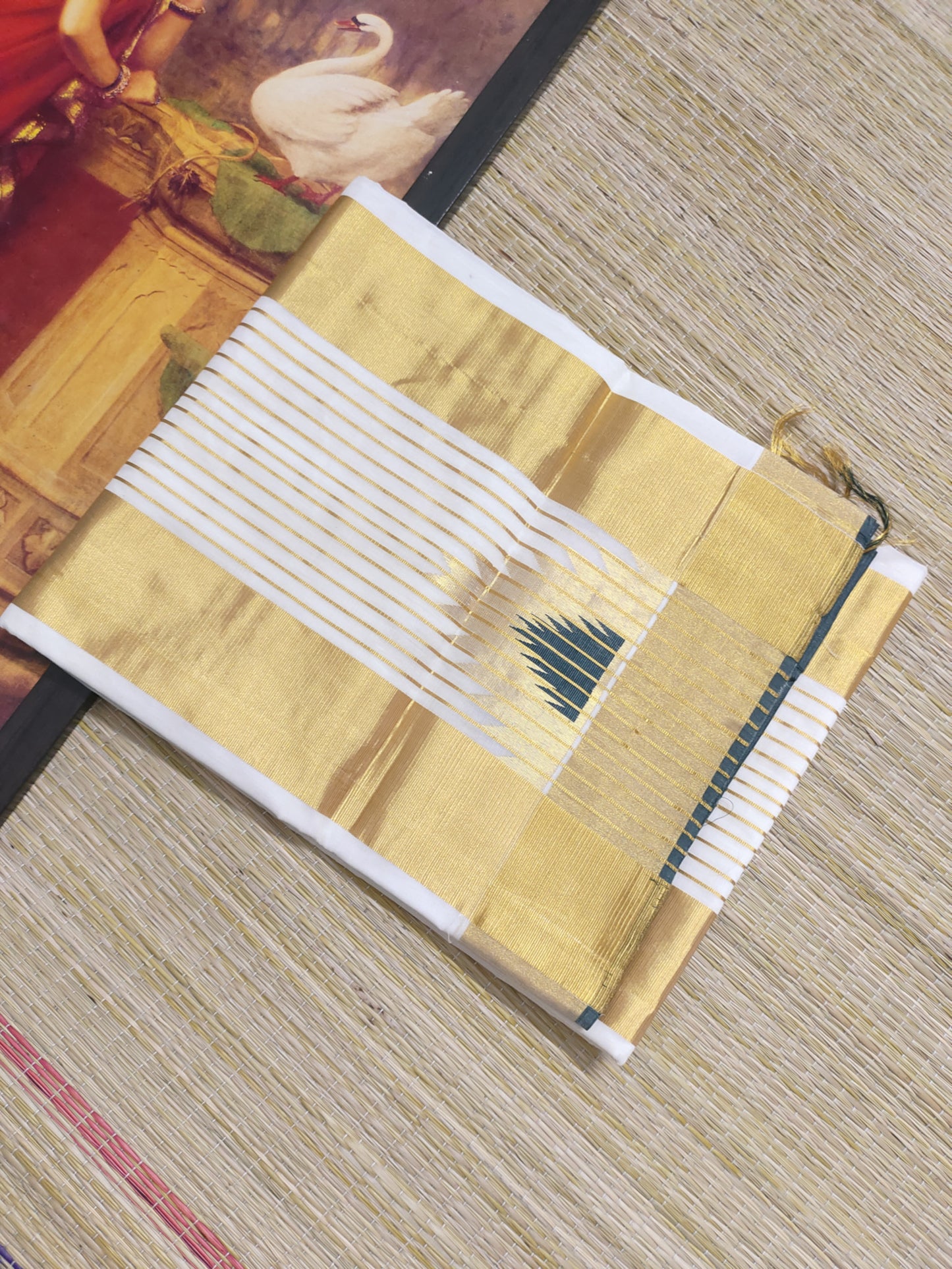 Premium Kuthampully  HandLoom Saree With Temple Borders - FestiveEdit