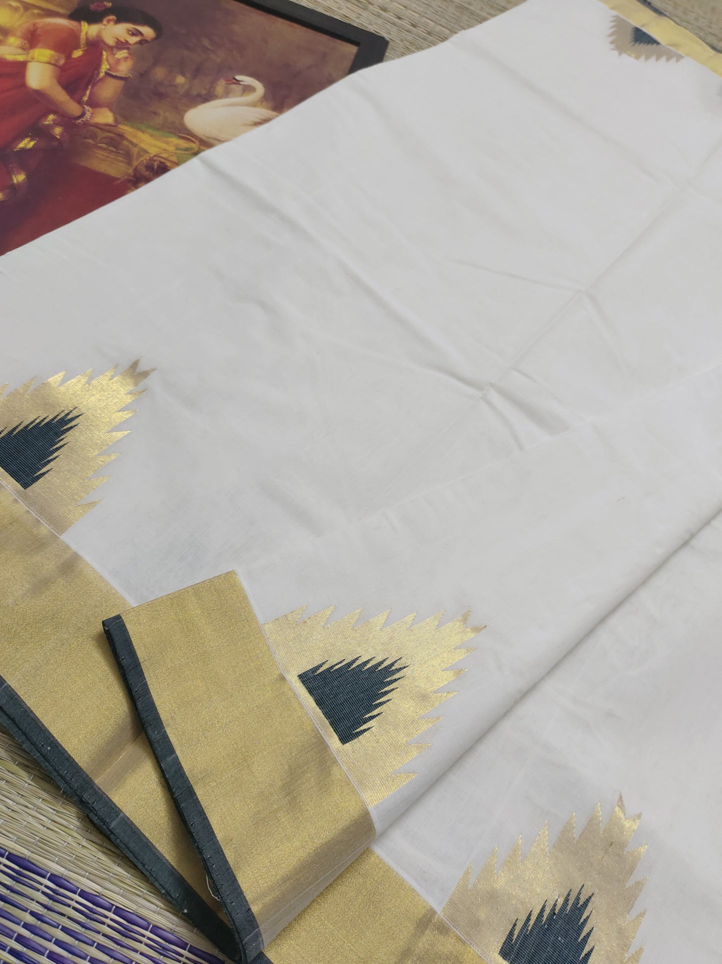 Premium Kuthampully  HandLoom Saree With Temple Borders - FestiveEdit