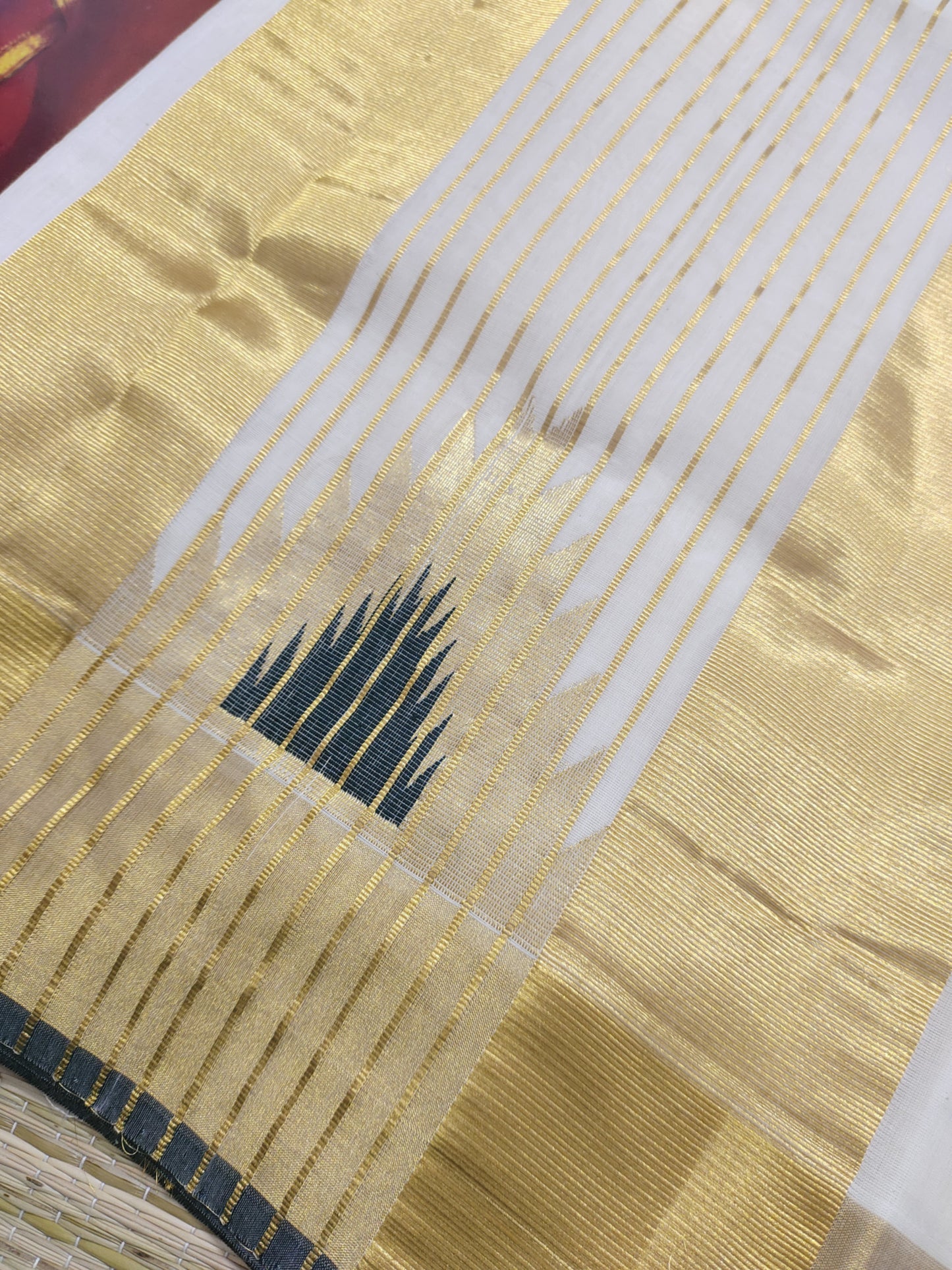 Premium Kuthampully  HandLoom Saree With Temple Borders - FestiveEdit
