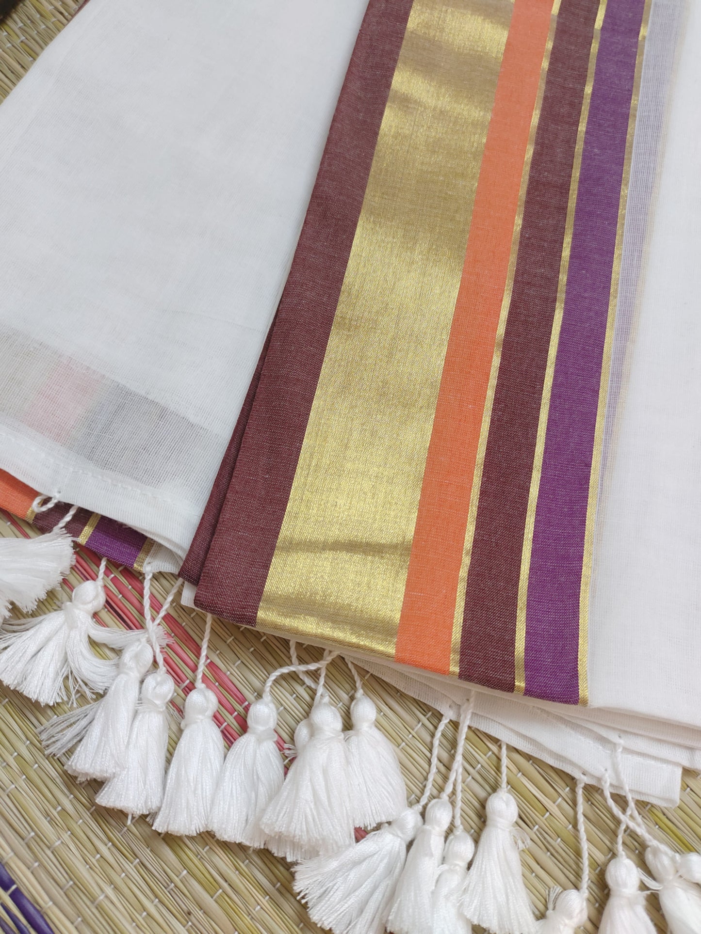 Premium Mul Cotton Saree With Zari Border And Tassels.
