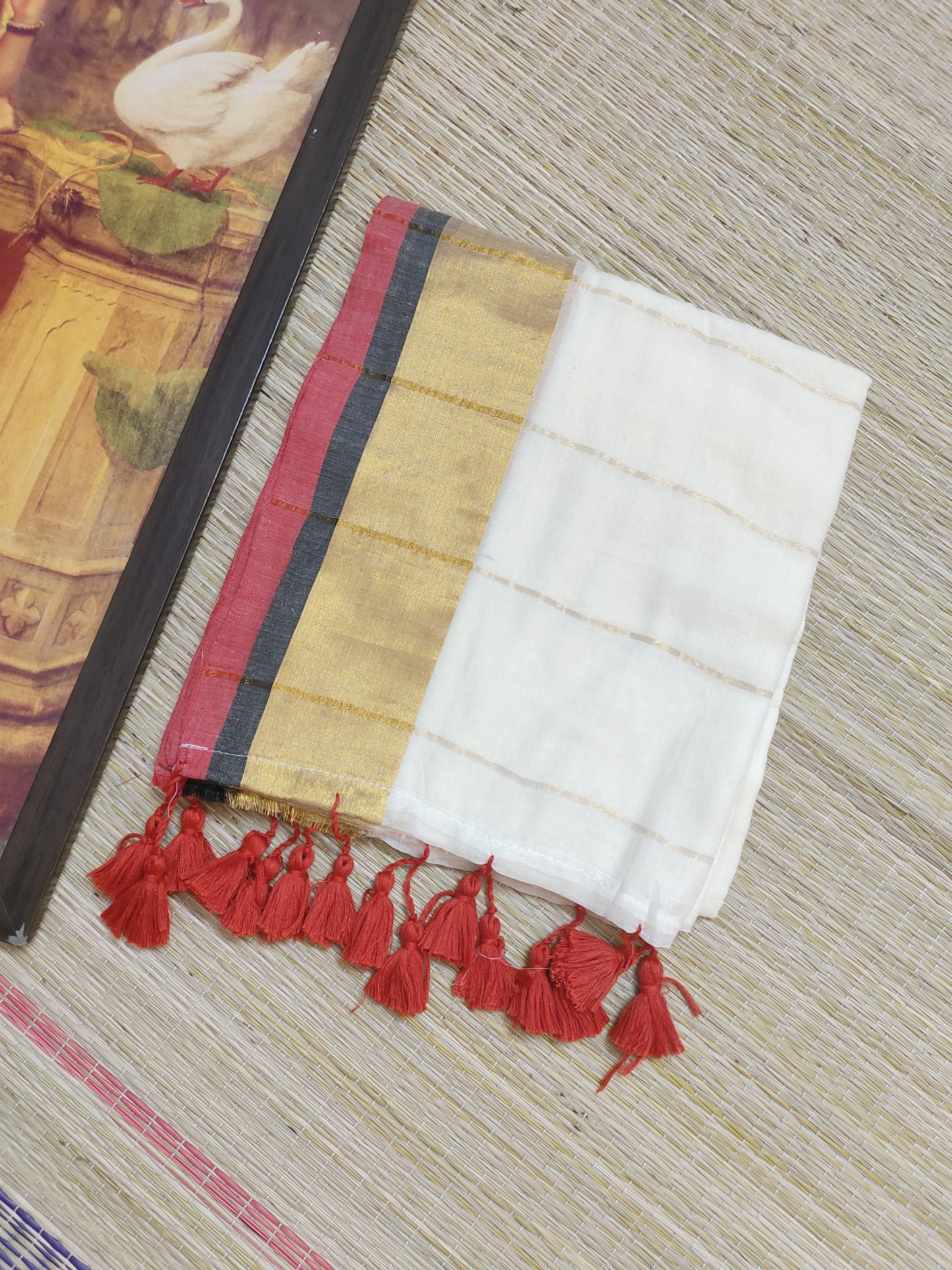 Premium Mul Cotton Saree With Zari Border And Tassels.