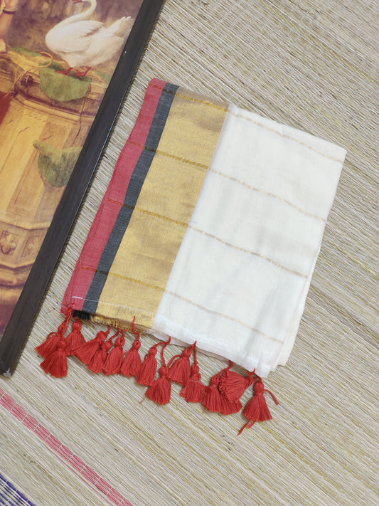 Premium Mul Cotton Saree With Zari Border And Tassels.