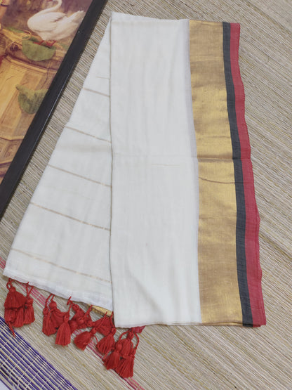 Premium Mul Cotton Saree With Zari Border And Tassels.