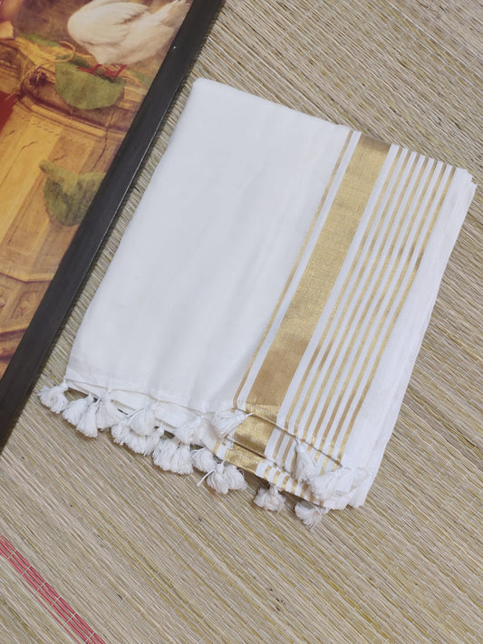 Premium Mul Cotton Saree With Zari Border And Tassels.