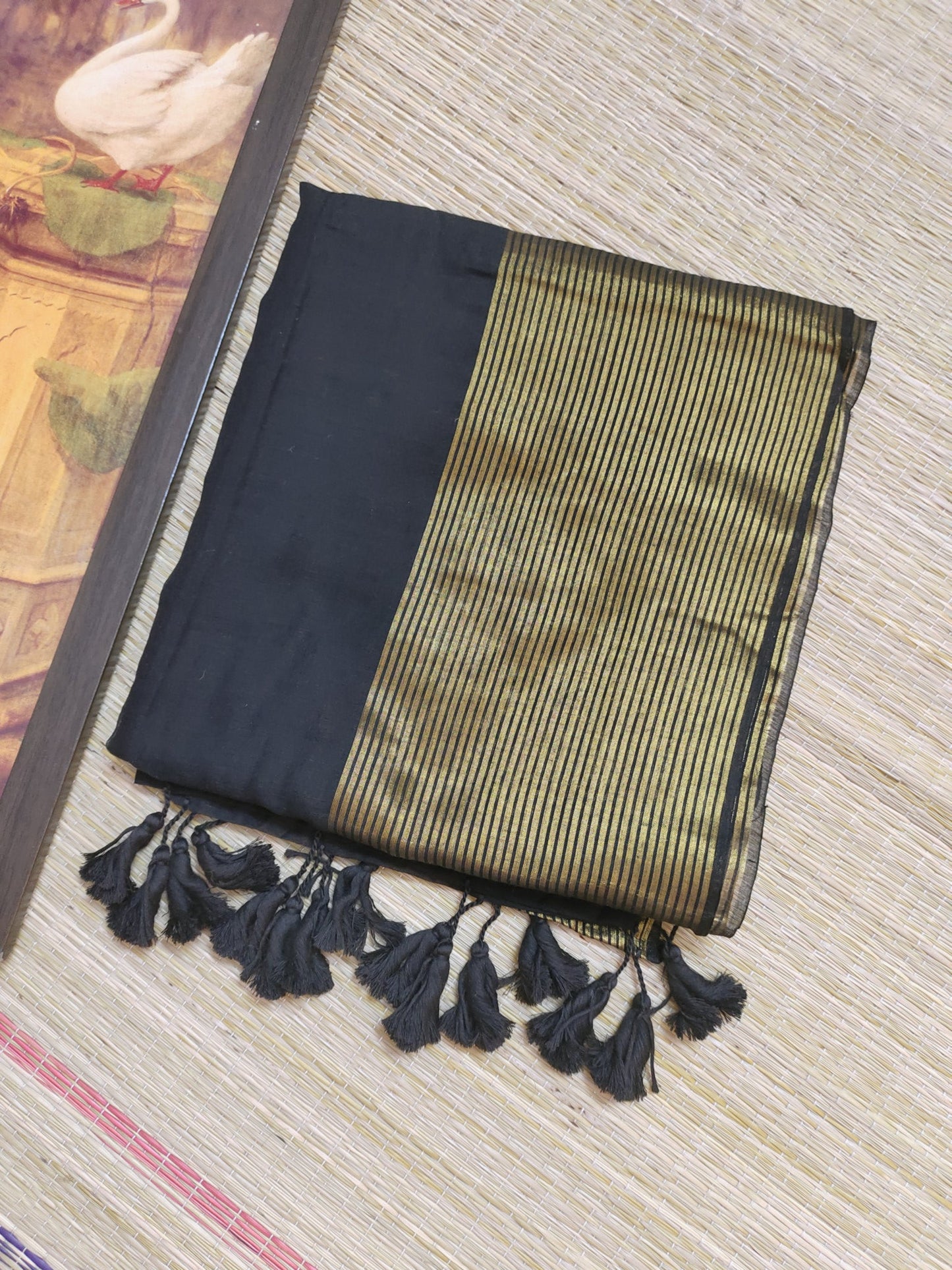 Premium Mul Cotton Saree With Zari Border And Tassels.