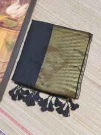 Premium Mul Cotton Saree With Zari Border And Tassels.