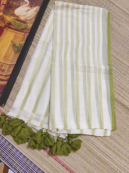 Premium Mul Cotton Saree With Stripes And Tassels.