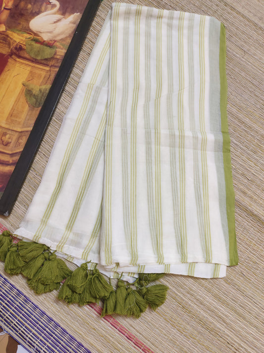 Premium Mul Cotton Saree With Stripes And Tassels.