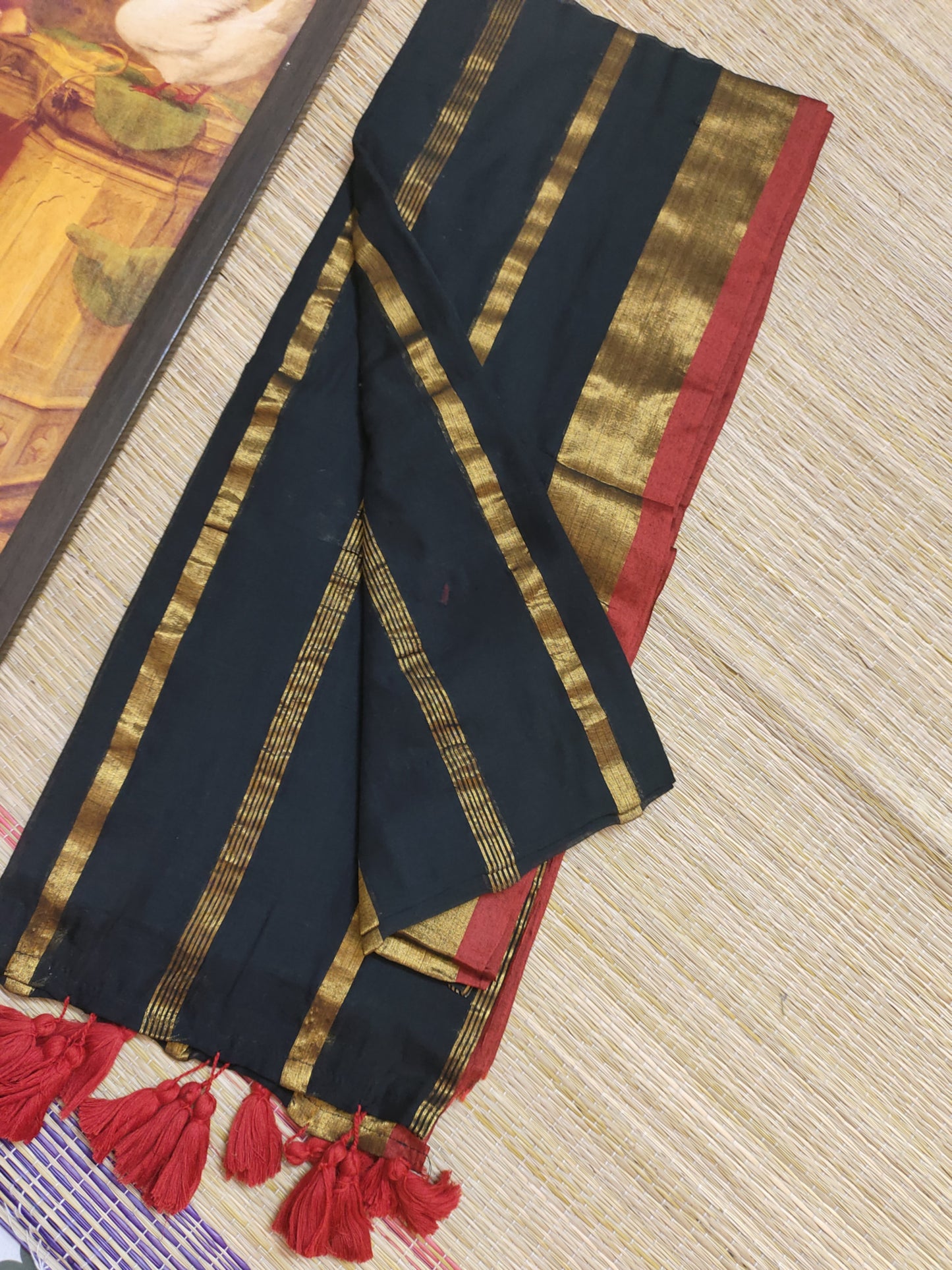 Premium Mul Cotton Saree With Zari Border And Tassels.