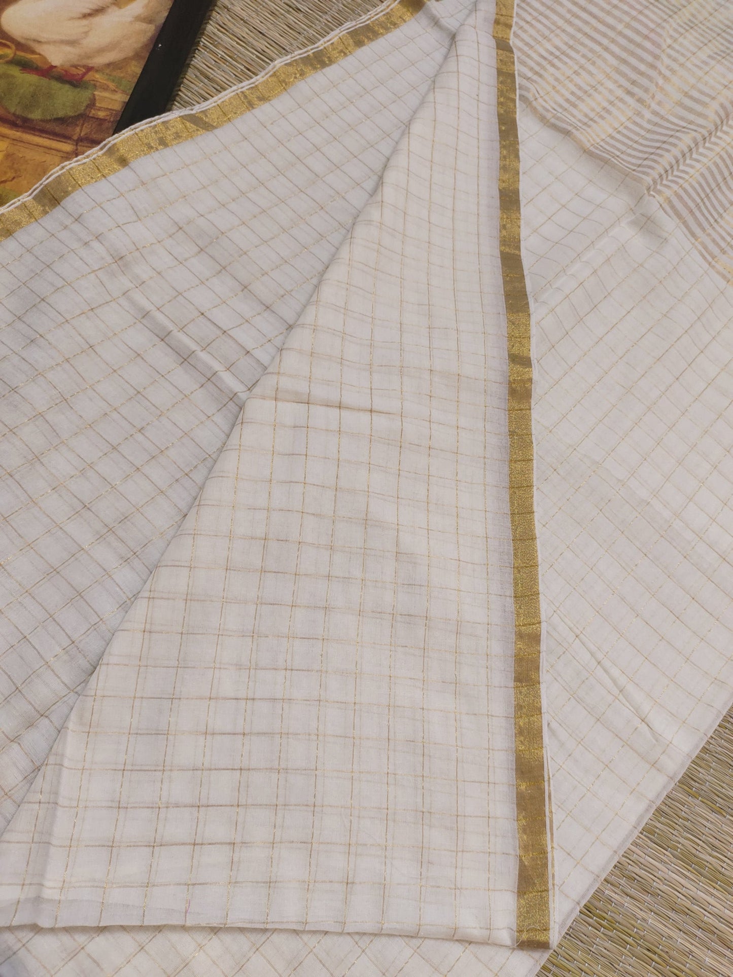 Premium Mul Cotton Saree With checks And Tassels.